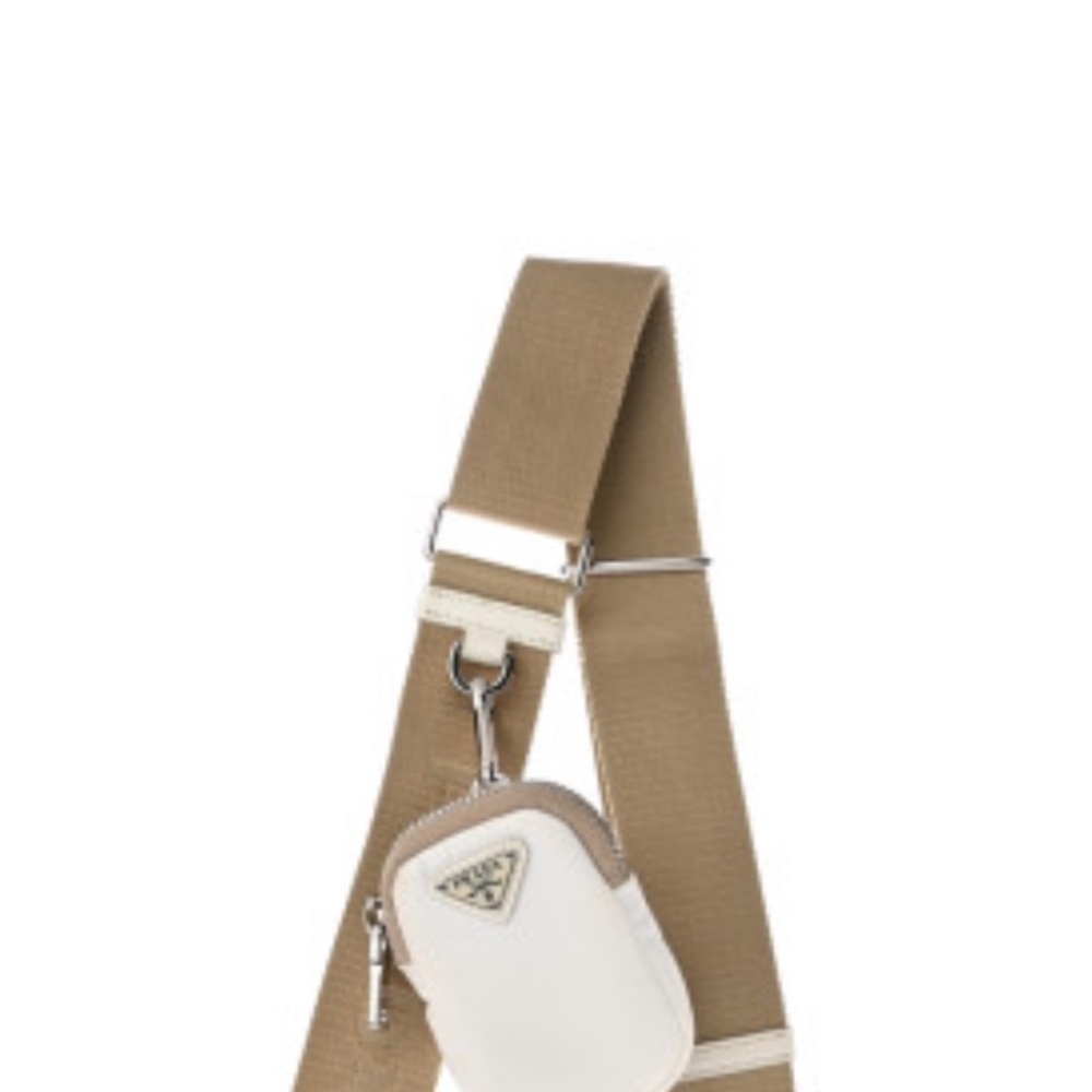 Prada
Re-Edition 2005 Re-Nylon strap and bag
